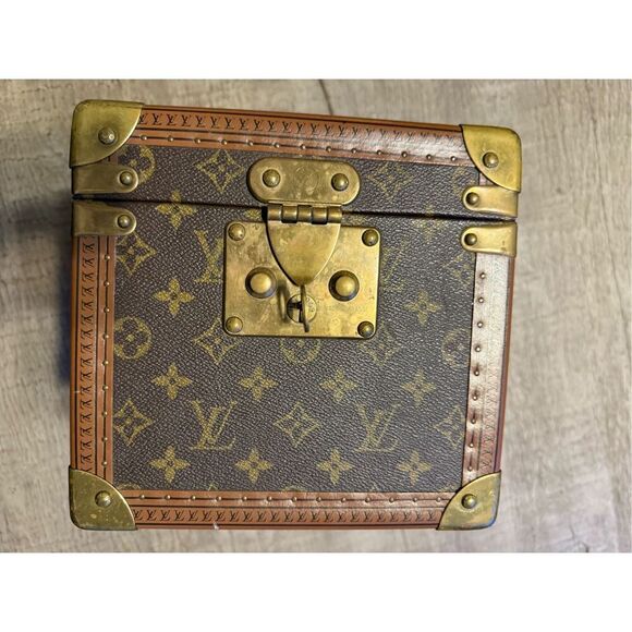 100 authentic Louis Vuitton trunk - Picture 3 of 16